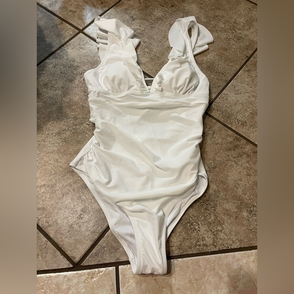 Cupshe White One Piece Swimsuit with Plunging V-Neckline